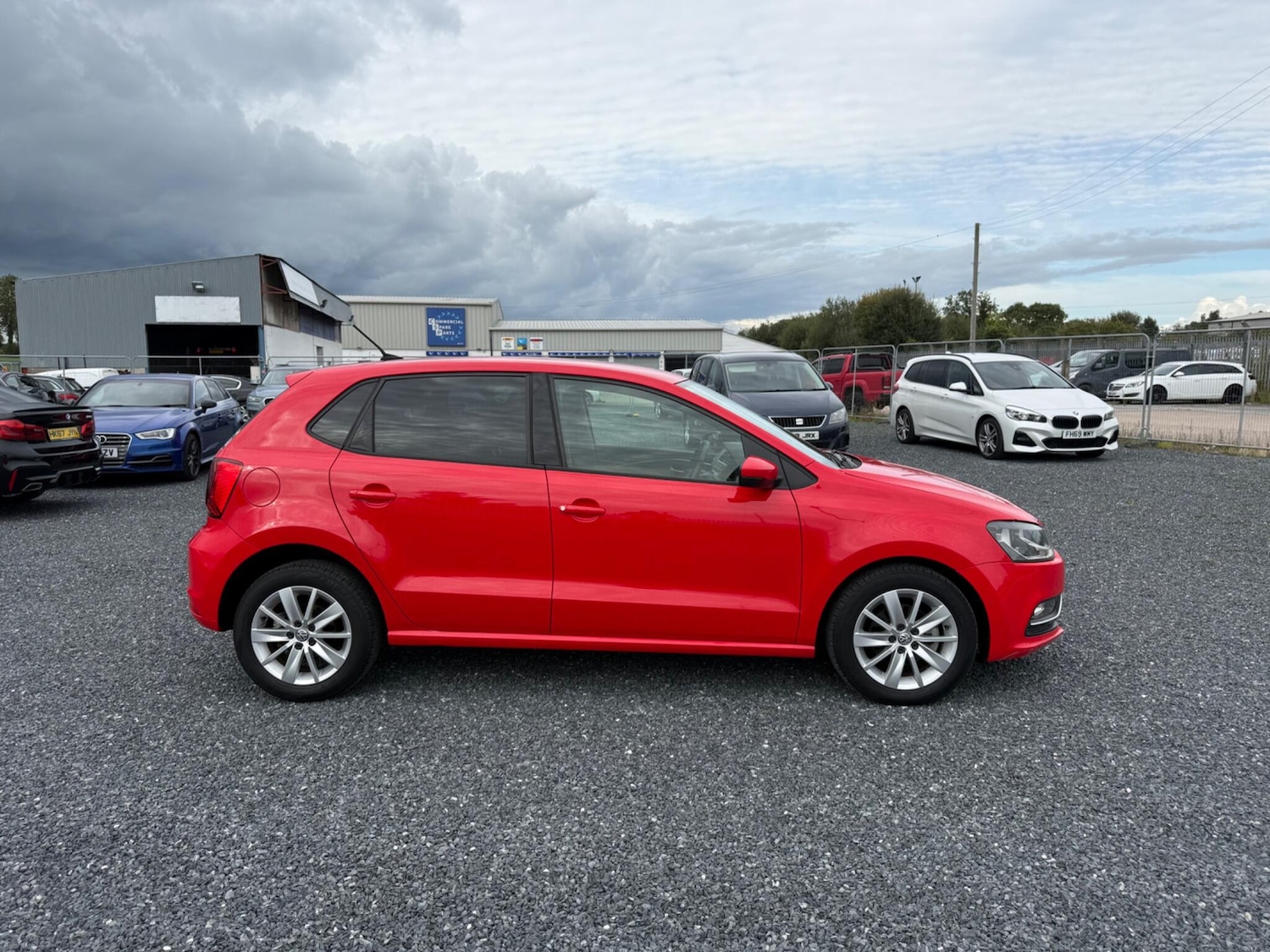 Used Volkswagen Polo 2015 for sale - 76953860: Photo 4