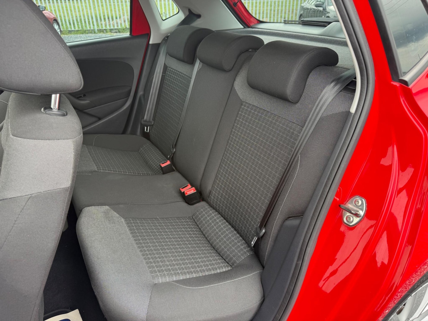 Used Volkswagen Polo 2015 for sale - 76953860: Photo 6