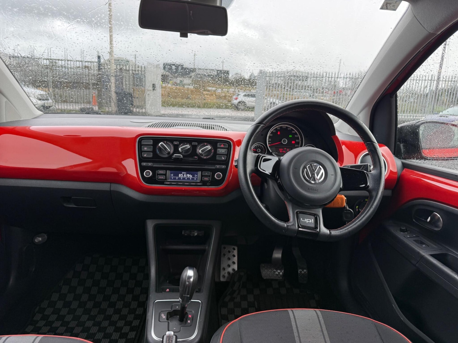 Used Volkswagen up! 2015 for sale - 77679775: Photo 12