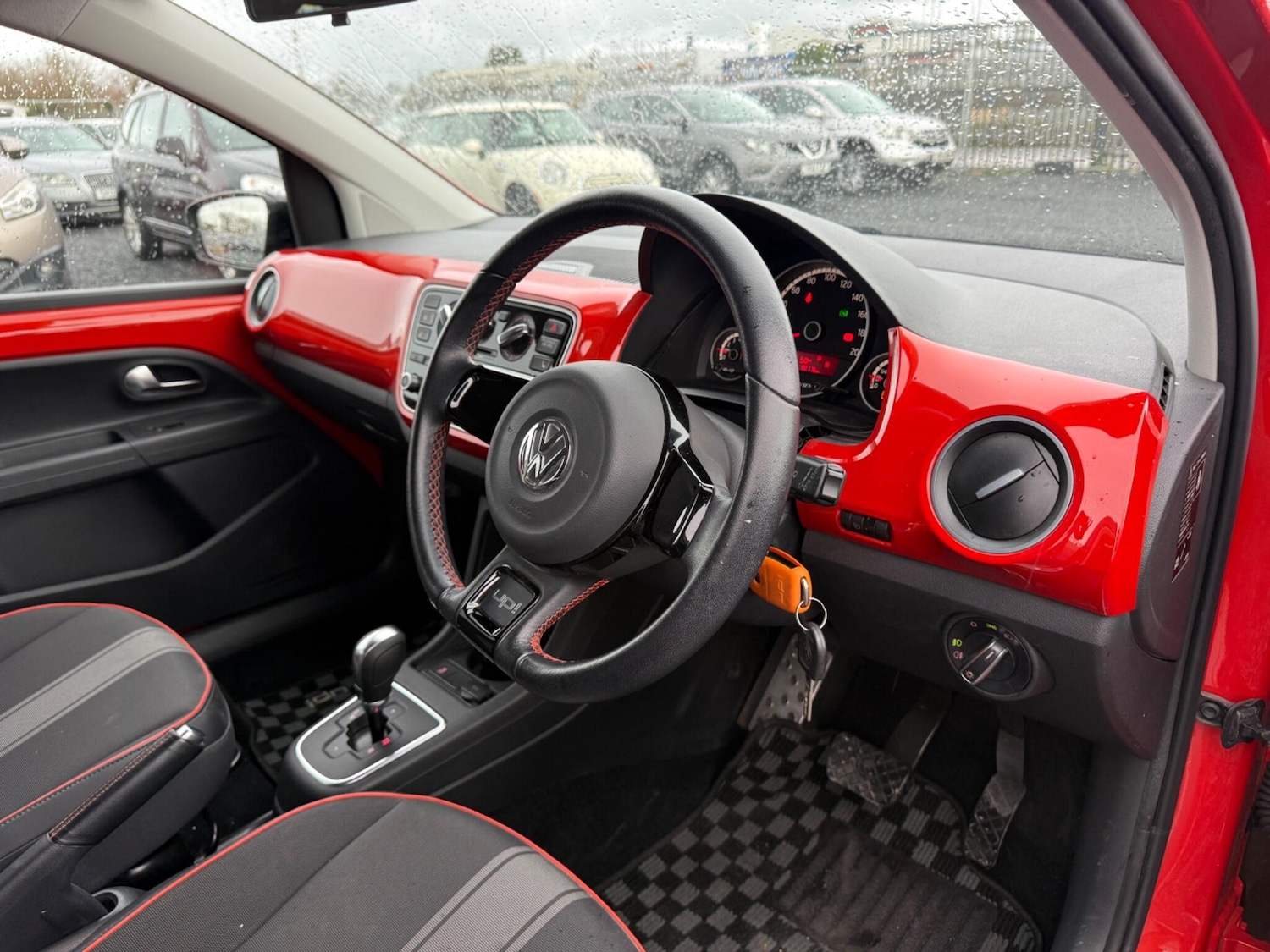 Used Volkswagen up! 2015 for sale - 77679775: Photo 9