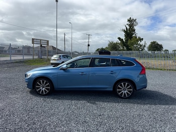 Used Volvo V60 2015 for sale - 75632539: Photo