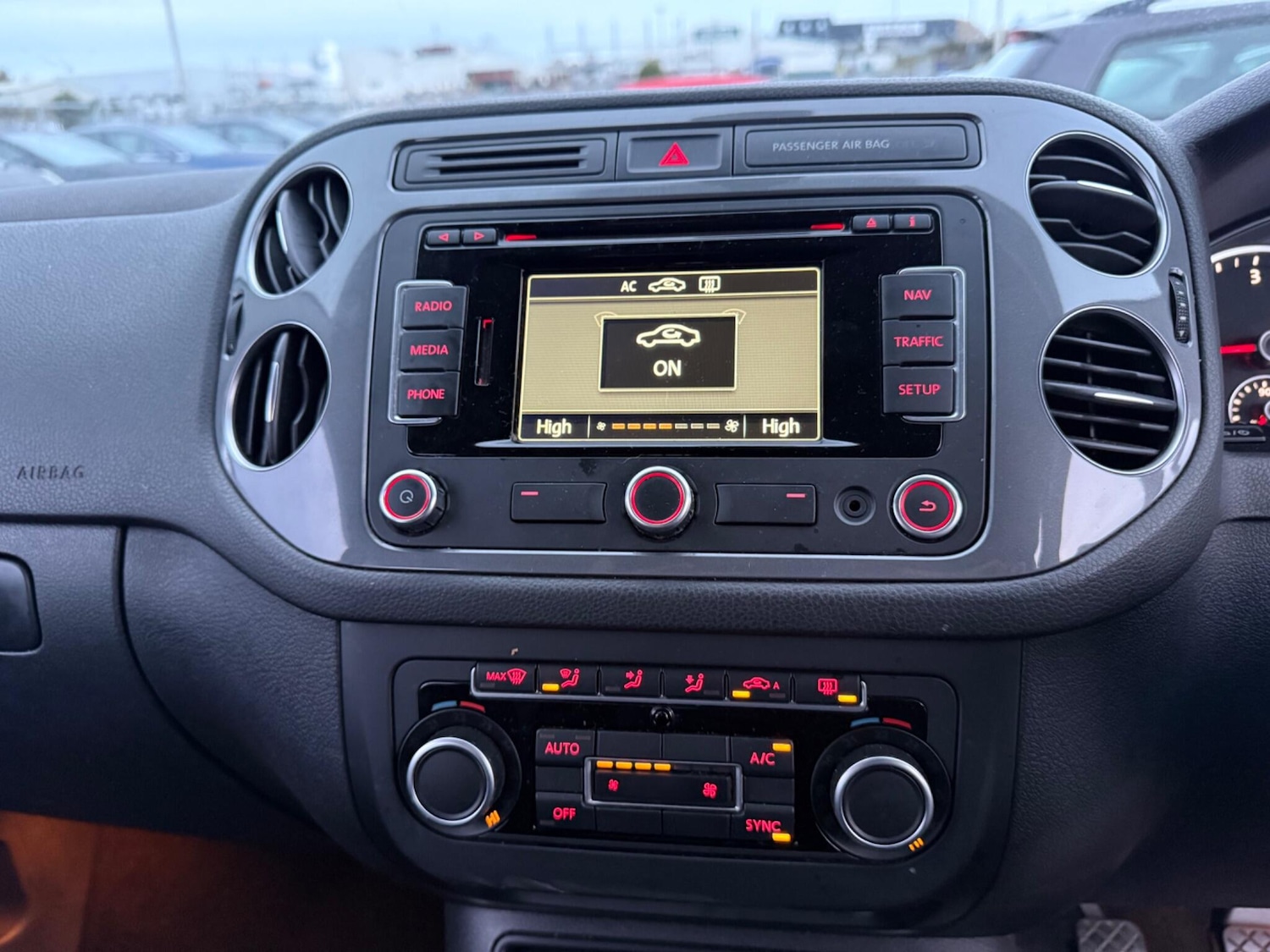 Used Volkswagen Tiguan 2015 for sale - 76953879: Photo 14