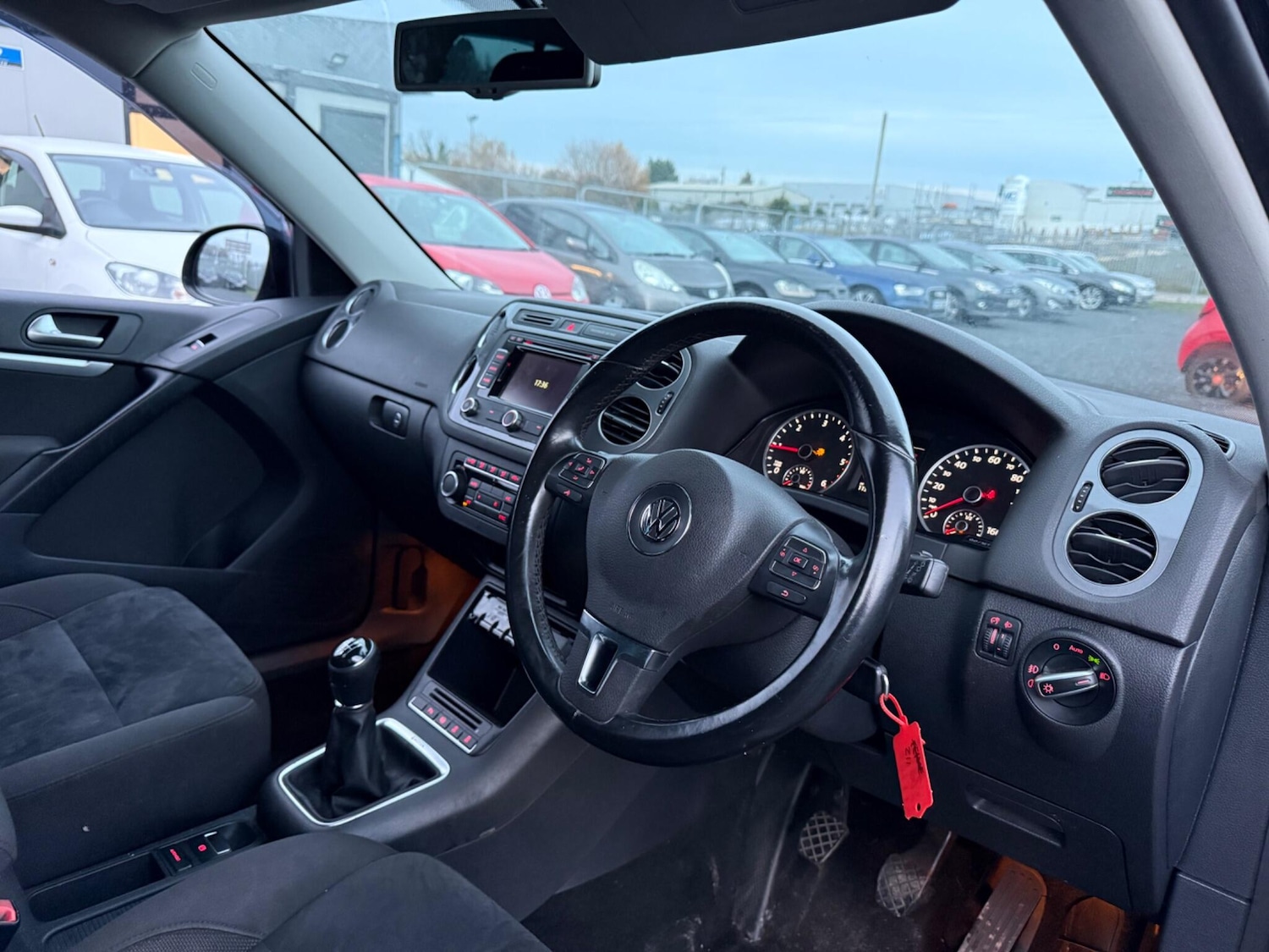 Used Volkswagen Tiguan 2015 for sale - 76953879: Photo 9