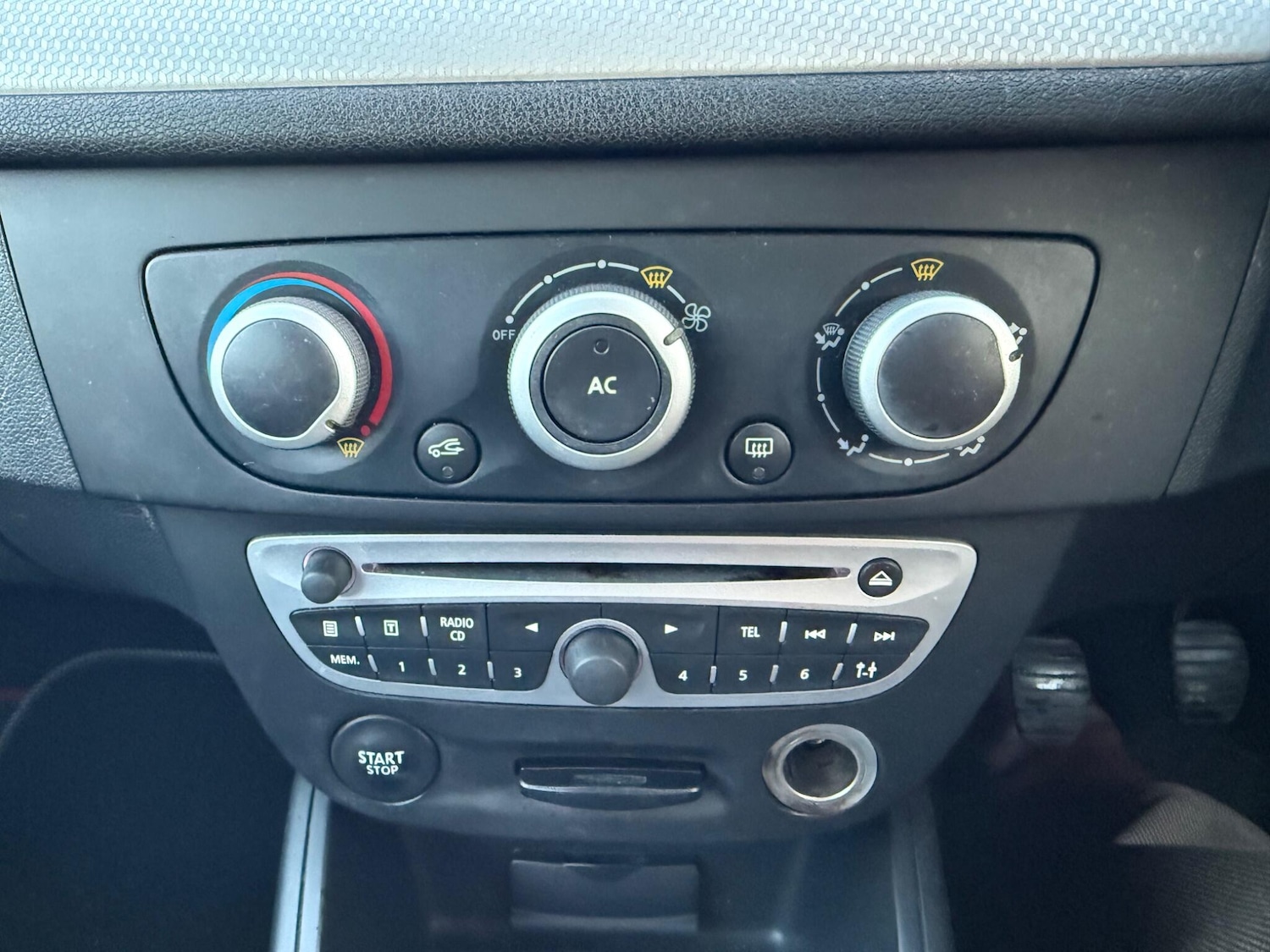 Used Renault Megane 2010 for sale - 76953897: Photo 13