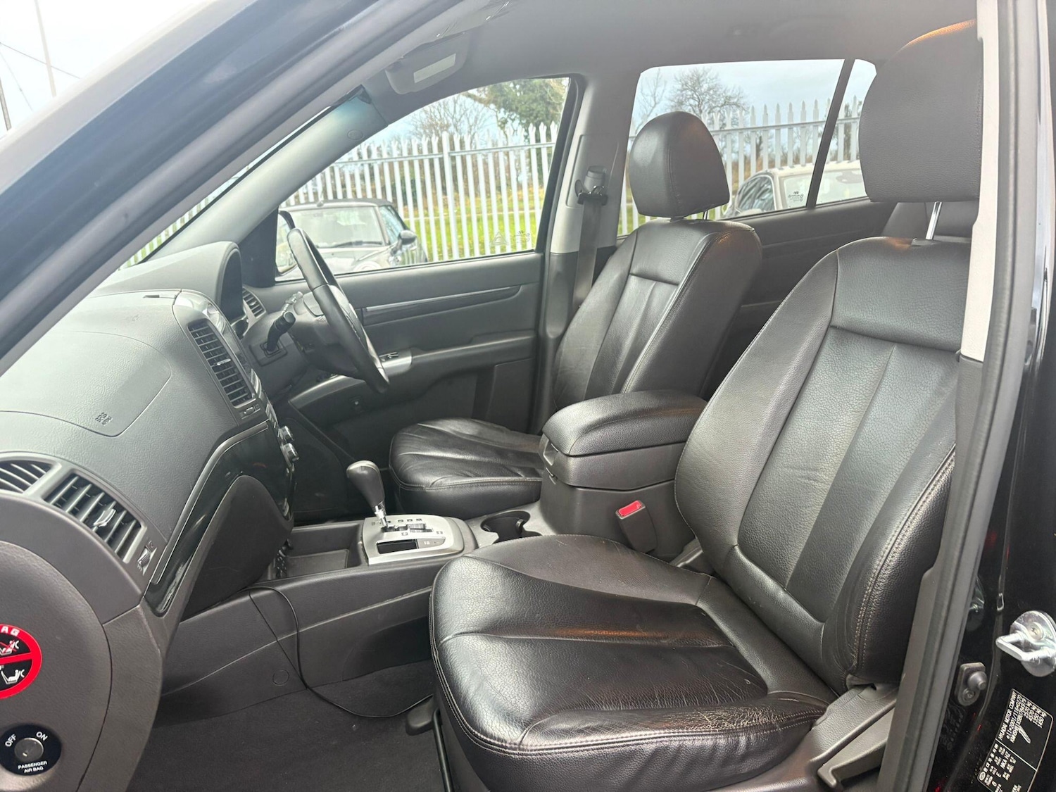 Used Hyundai Santa Fe 2011 for sale - 77281179: Photo 11