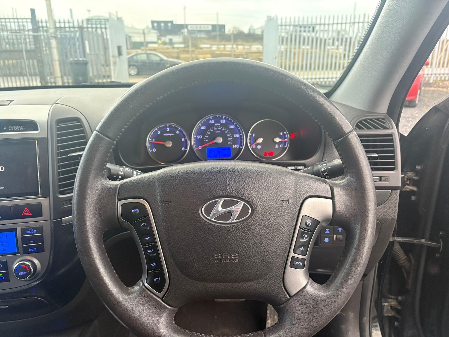 Used Hyundai Santa Fe 2011 for sale - 77281179: Photo 12