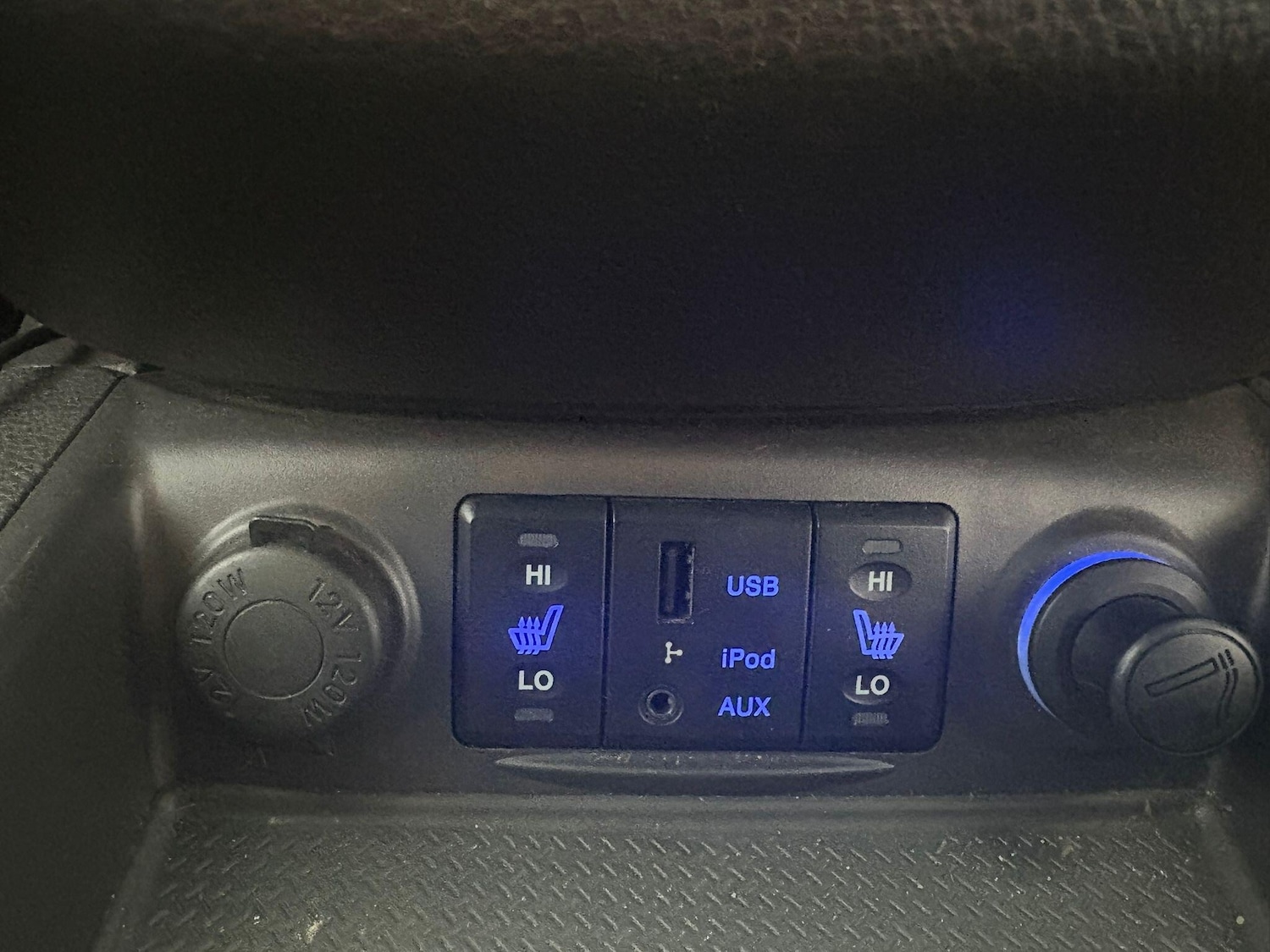 Used Hyundai Santa Fe 2011 for sale - 77281179: Photo 13