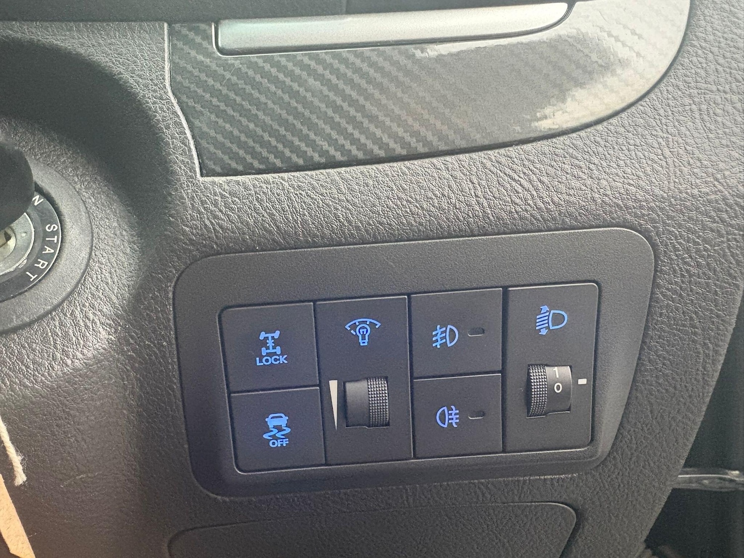 Used Hyundai Santa Fe 2011 for sale - 77281179: Photo 15