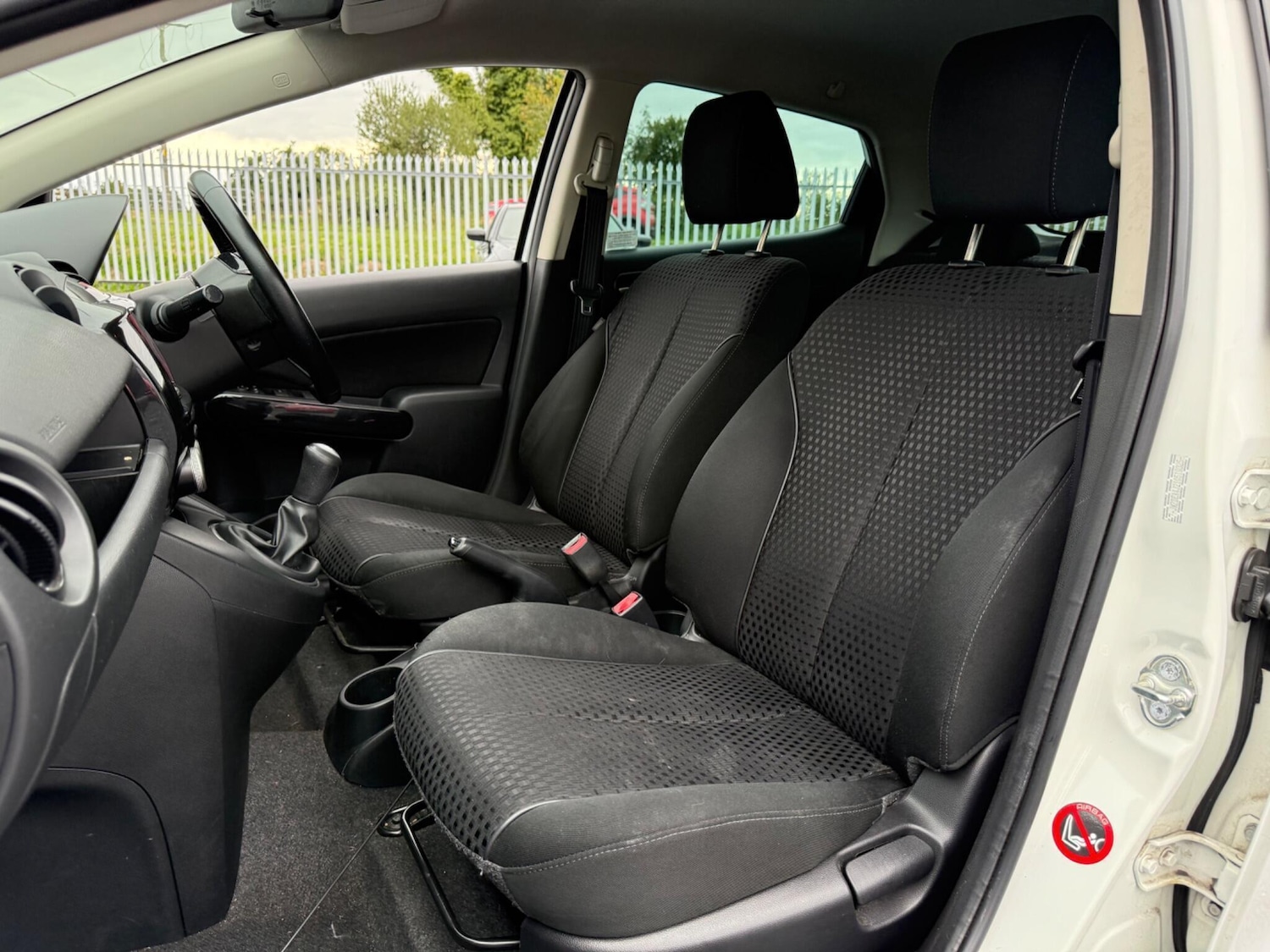 Used Mazda Mazda2 2015 for sale - 77276776: Photo 7