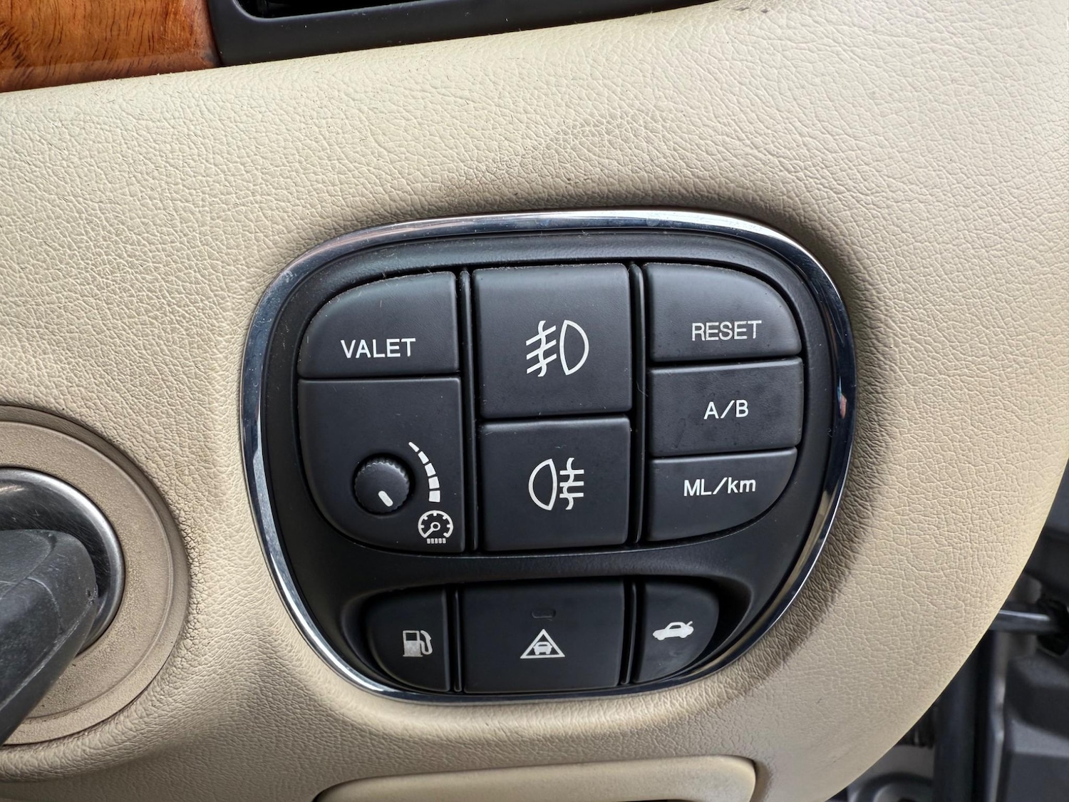 Used Jaguar XJ 2005 for sale - 76953841: Photo 17