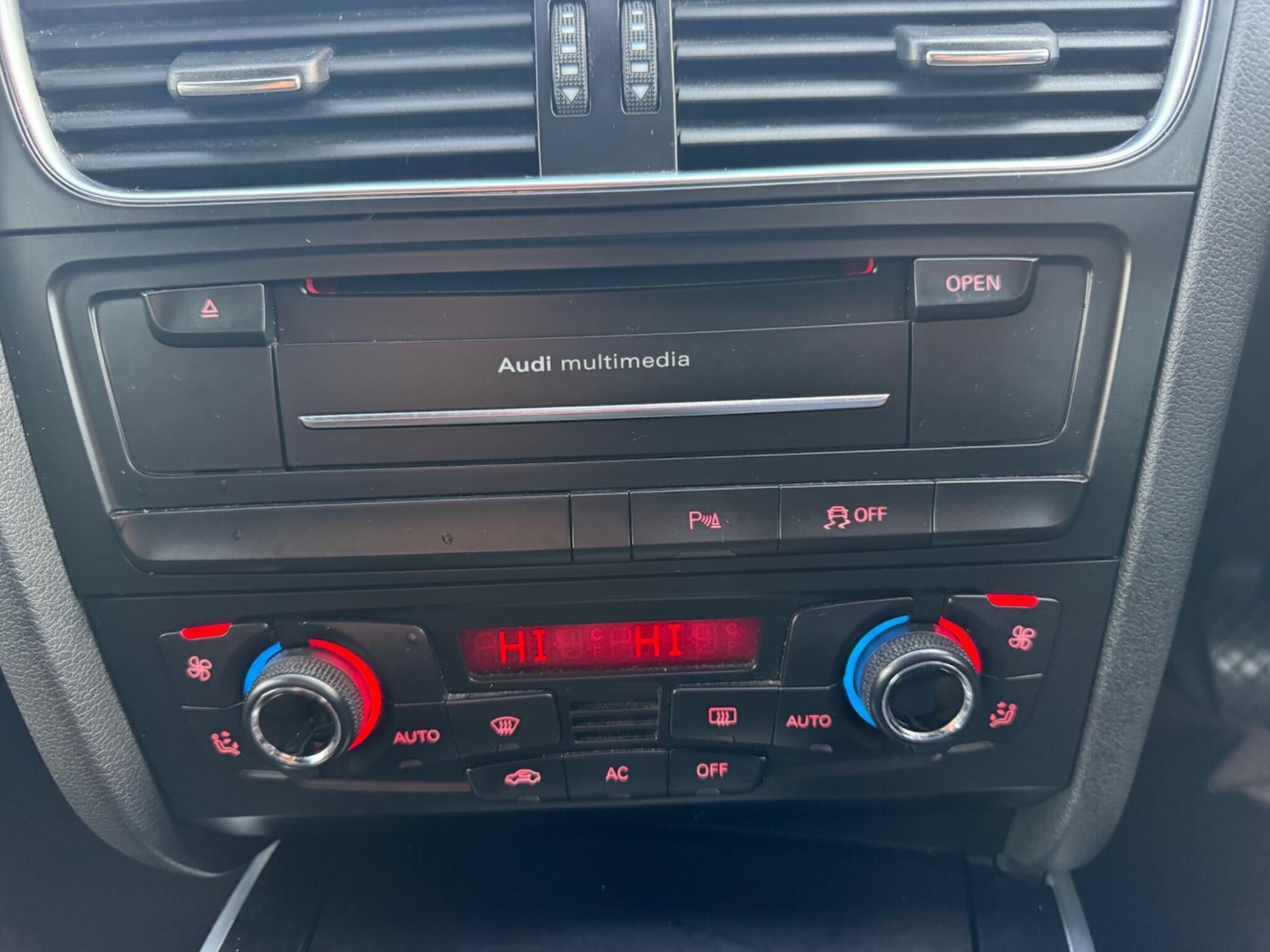 Used Audi A4 2011 for sale - 77013969: Photo 16