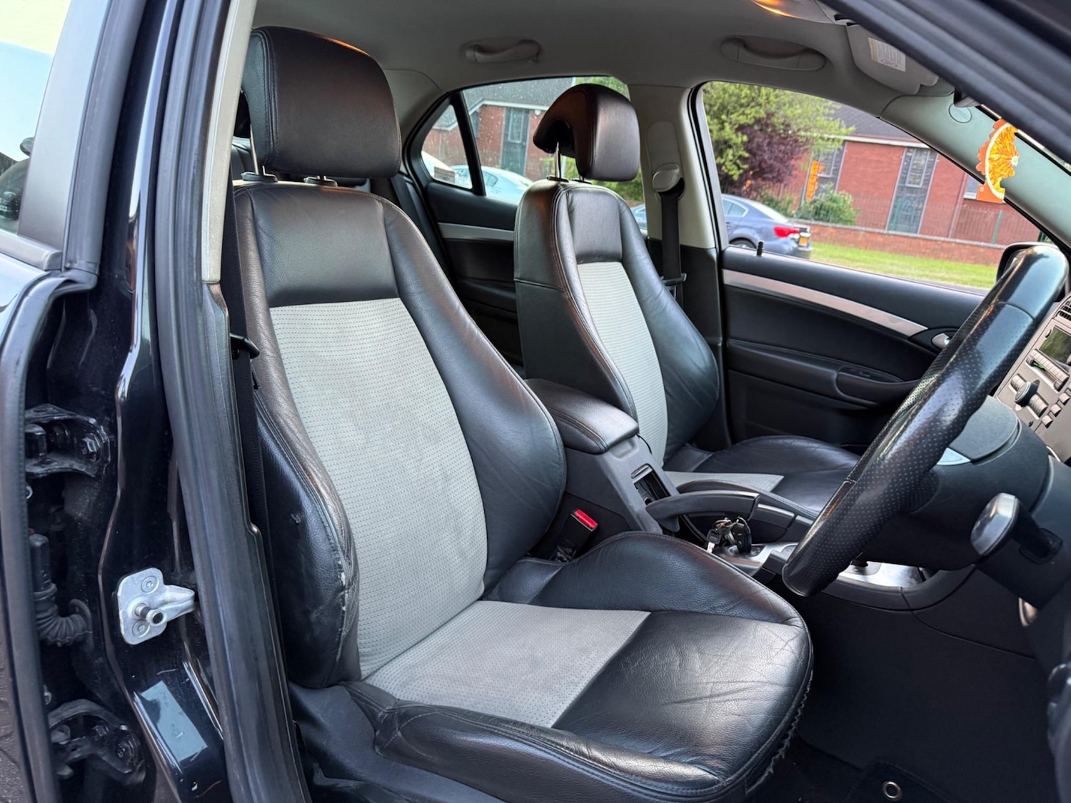 Used Saab 9-3 2009 for sale - 76953837: Photo 9