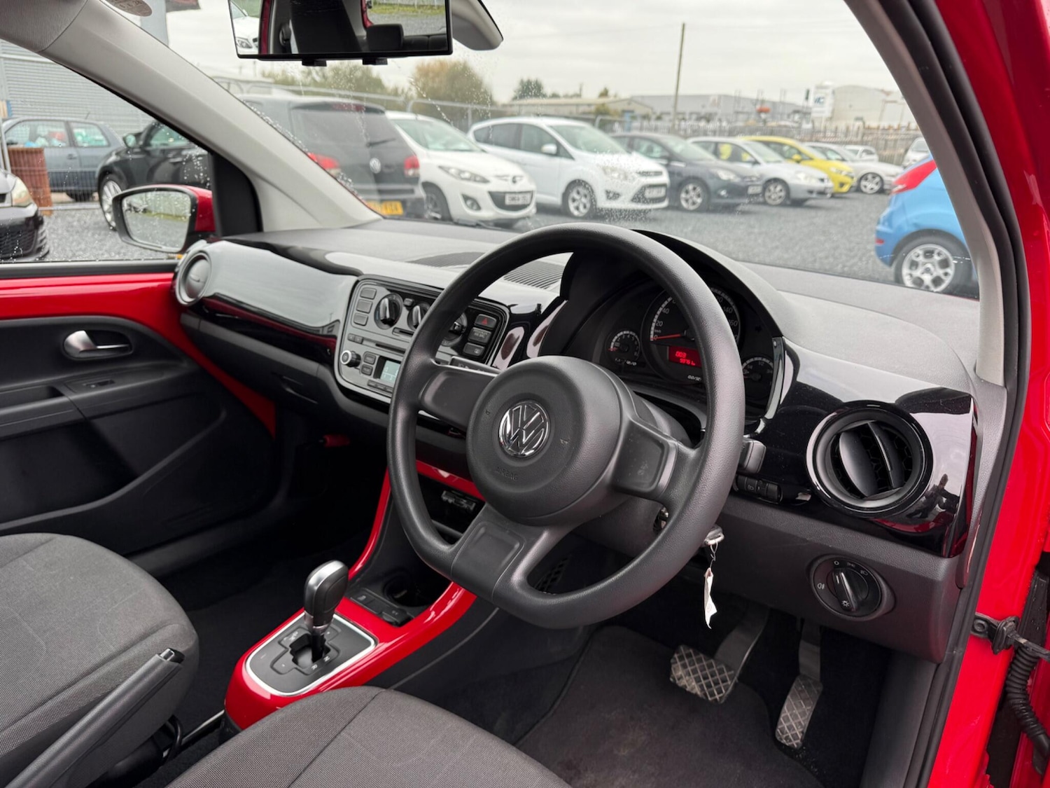 Used Volkswagen up! 2014 for sale - 76953864: Photo 9