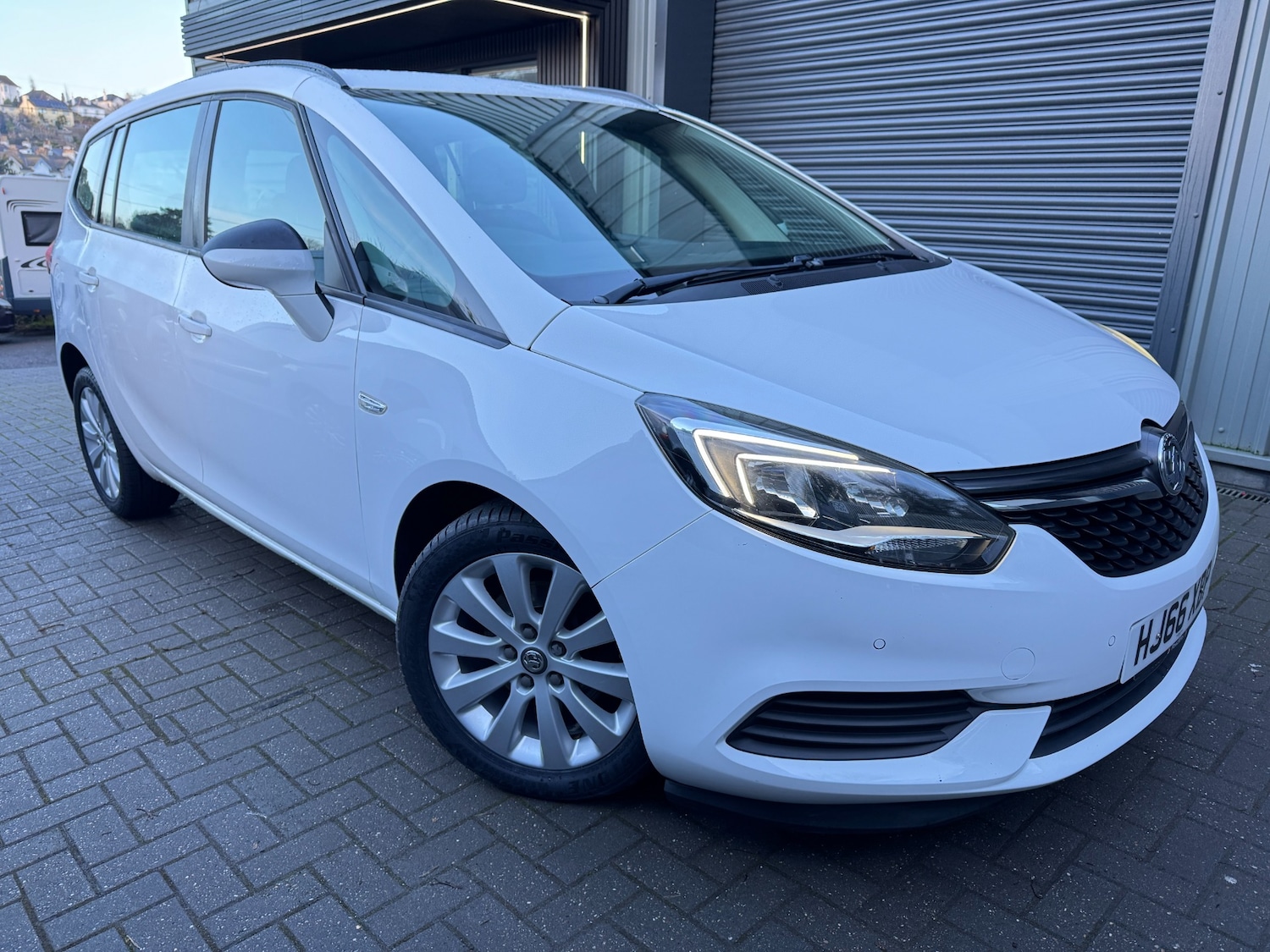 Used Vauxhall Zafira 2017 for sale - 77350741: Photo 1