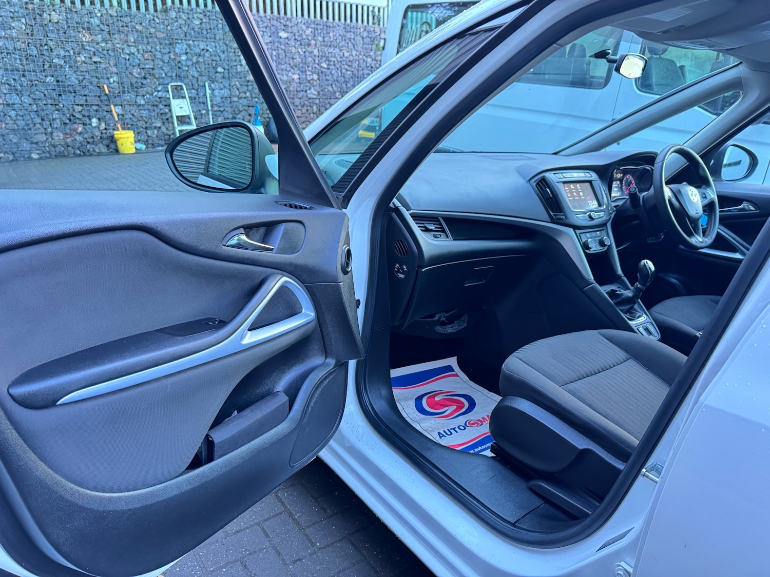 Used Vauxhall Zafira 2017 for sale - 77350741: Photo 17