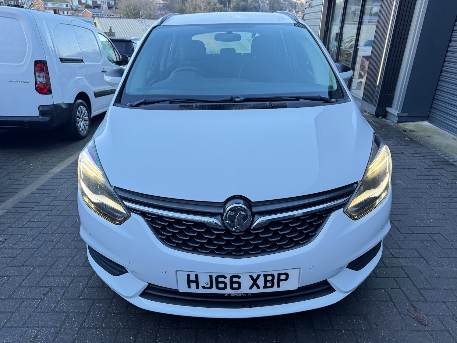 Used Vauxhall Zafira 2017 for sale - 77350741: Photo 2