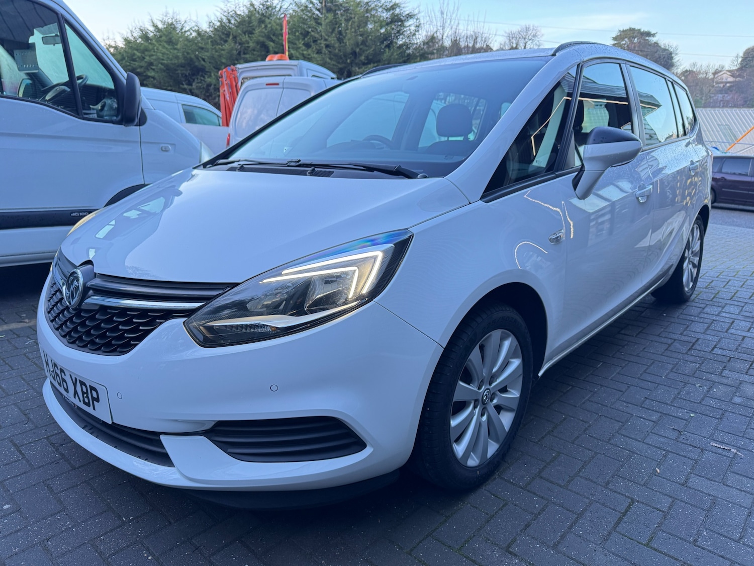 Used Vauxhall Zafira 2017 for sale - 77350741: Photo 3