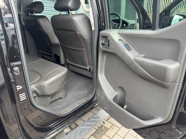 Used Nissan Navara 2010 for sale - 76145772: Photo 11