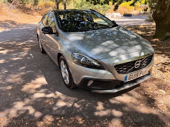 Used Volvo V40 2015 for sale - 79361808: Photo