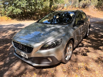 Used Volvo V40 2015 for sale - 79361808: Photo