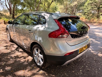 Used Volvo V40 2015 for sale - 79361808: Photo