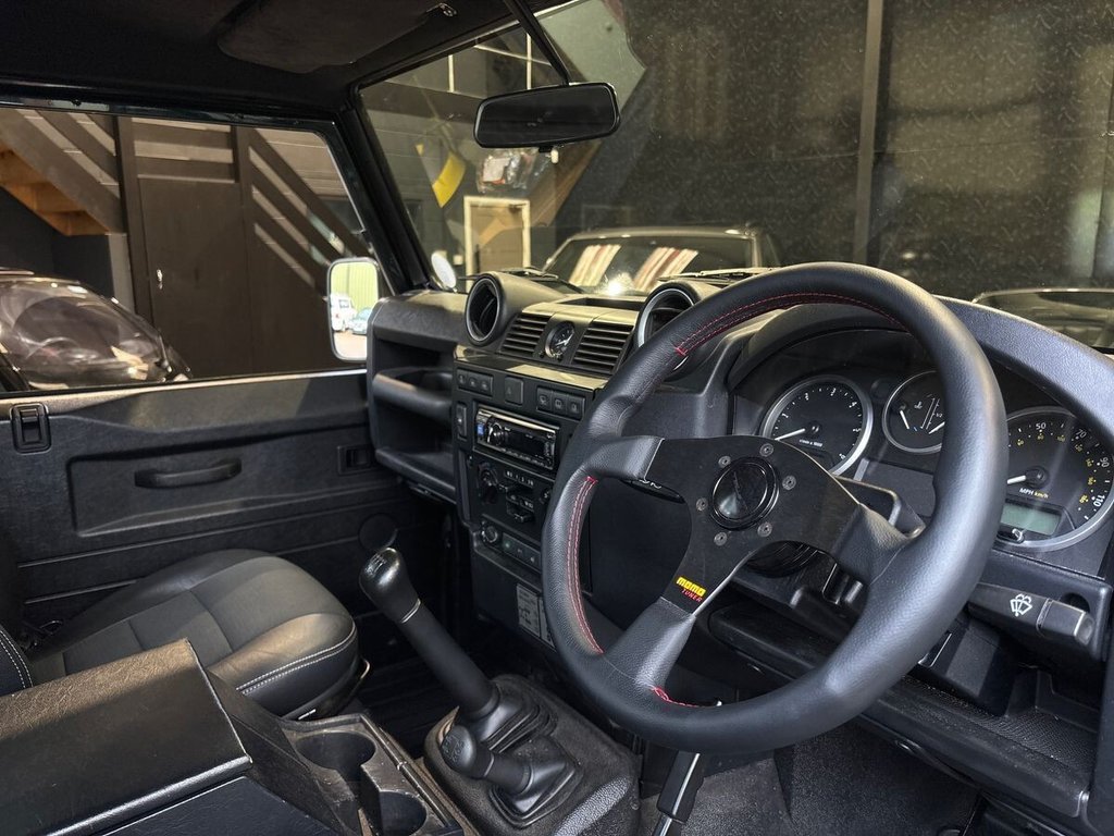 Used Land Rover Defender 2015 for sale - 76711586: Photo 2