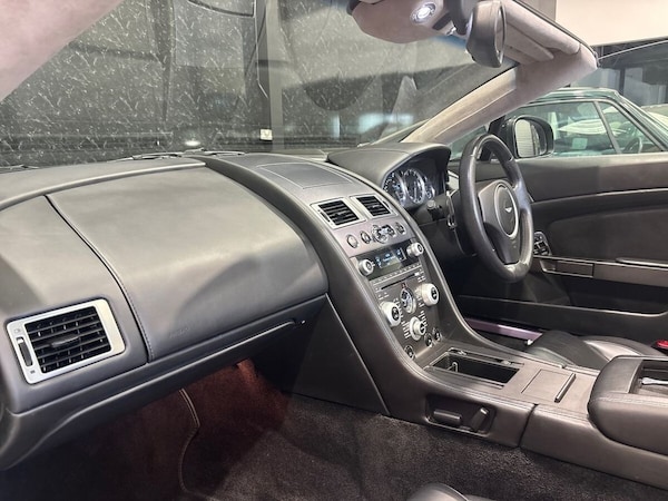 Used Aston Martin Vantage 2011 for sale - 75630434: Photo 10