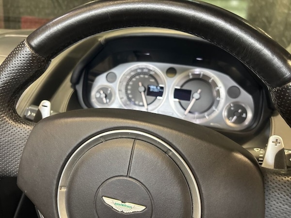 Used Aston Martin Vantage 2011 for sale - 75630434: Photo 15