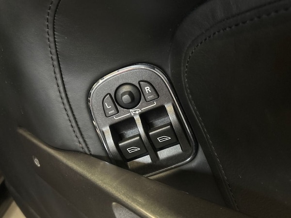 Used Aston Martin Vantage 2011 for sale - 75630434: Photo 25