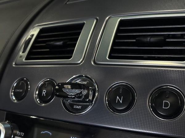 Used Aston Martin Vantage 2011 for sale - 75630434: Photo 28