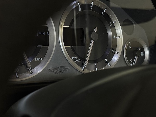 Used Aston Martin Vantage 2011 for sale - 75630434: Photo 29