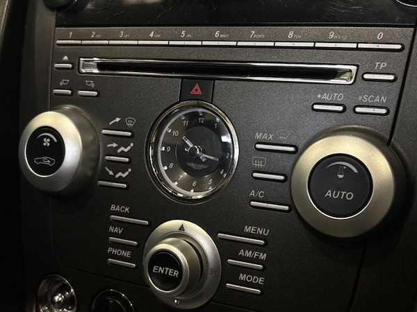 Used Aston Martin Vantage 2011 for sale - 75630434: Photo 32