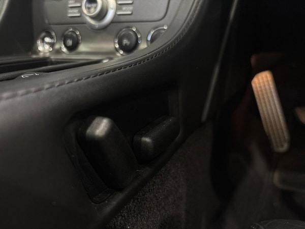 Used Aston Martin Vantage 2011 for sale - 75630434: Photo 39