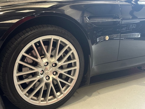 Used Aston Martin Vantage 2011 for sale - 75630434: Photo 47