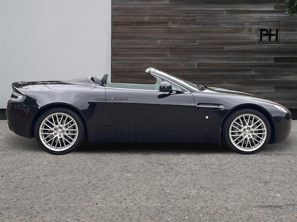 Used Aston Martin Vantage 2011 for sale - 75630434: Photo 4