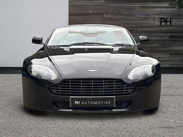 Used Aston Martin Vantage 2011 for sale - 75630434: Photo 9