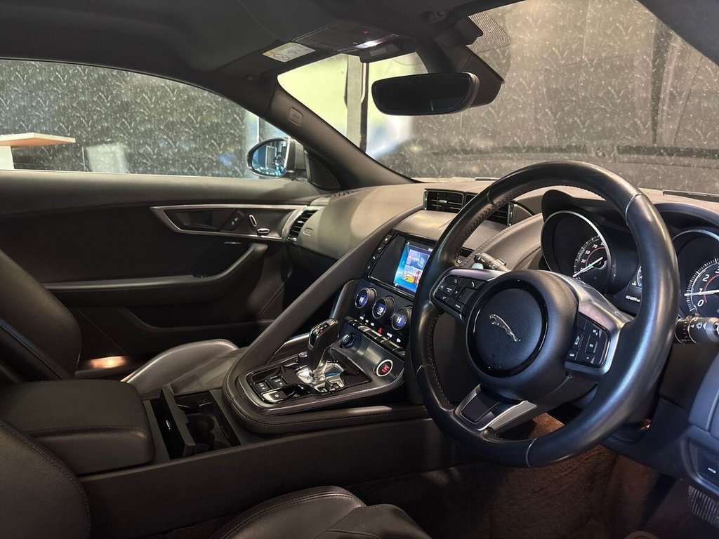 Used Jaguar F-Type 2018 for sale - 77572273: Photo 2