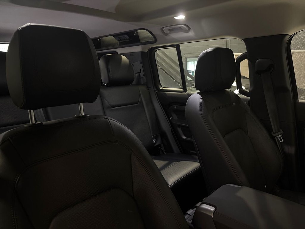Used Land Rover Defender 2023 for sale - 76312937: Photo 17