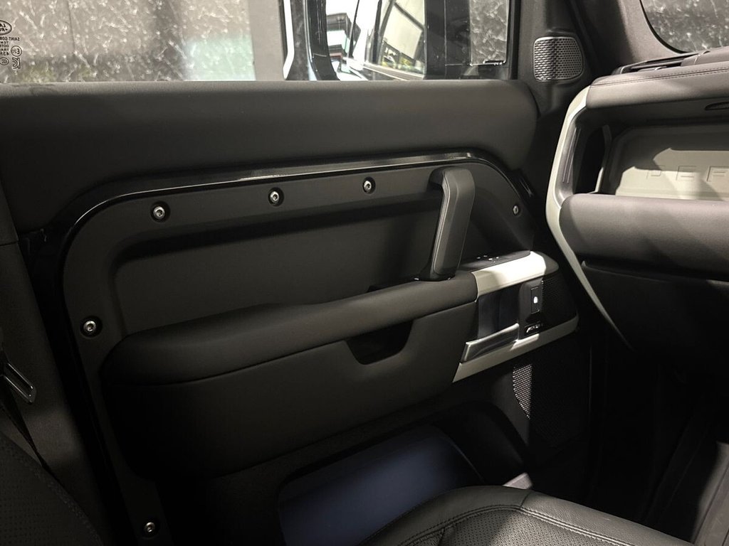 Used Land Rover Defender 2023 for sale - 76312937: Photo 20