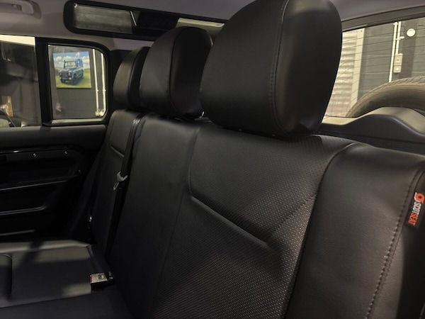 Used Land Rover Defender 2023 for sale - 76312937: Photo 23