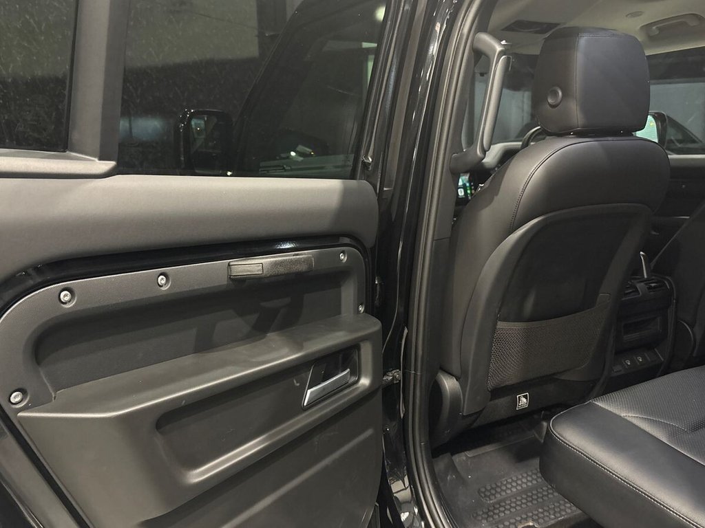Used Land Rover Defender 2023 for sale - 76312937: Photo 26