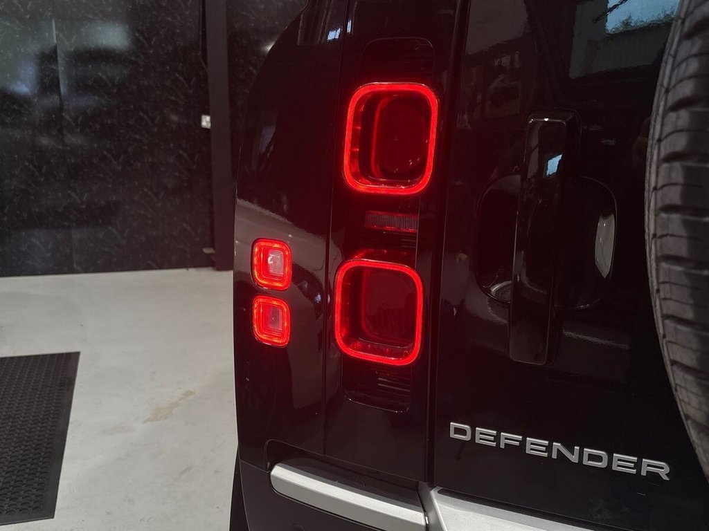 Used Land Rover Defender 2023 for sale - 76312937: Photo 31