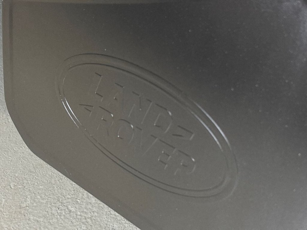 Used Land Rover Defender 2023 for sale - 76312937: Photo 32