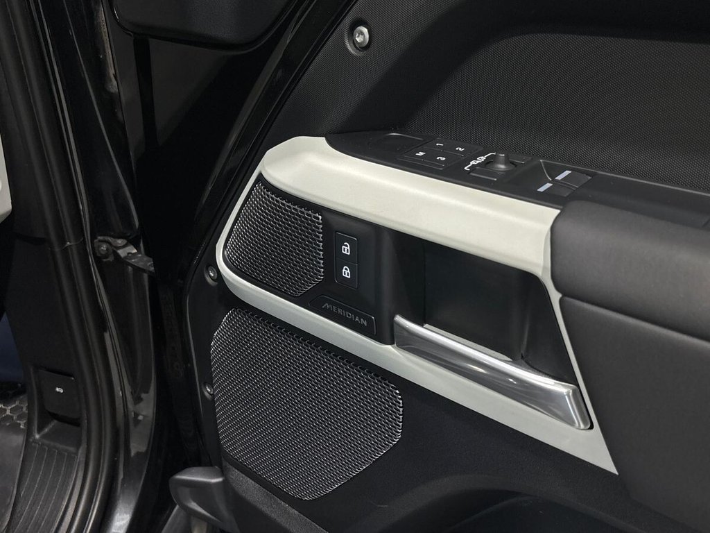 Used Land Rover Defender 2023 for sale - 76312937: Photo 35