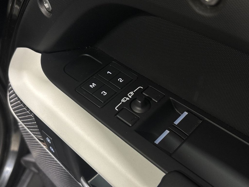 Used Land Rover Defender 2023 for sale - 76312937: Photo 36