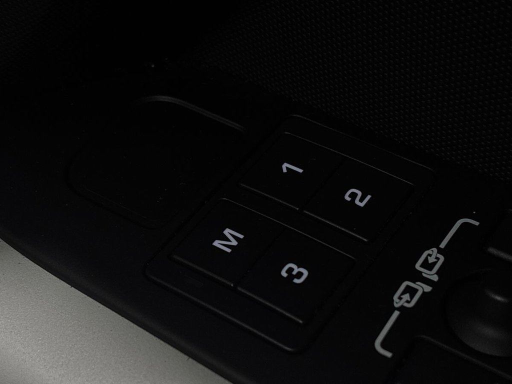 Used Land Rover Defender 2023 for sale - 76312937: Photo 37