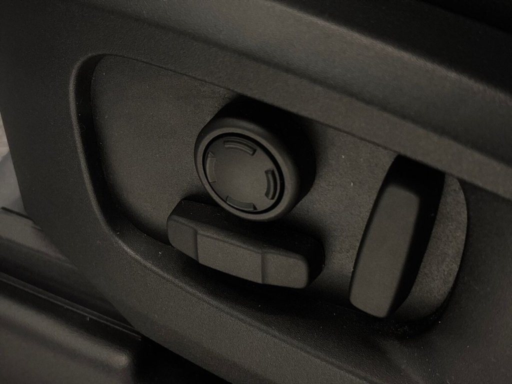 Used Land Rover Defender 2023 for sale - 76312937: Photo 46