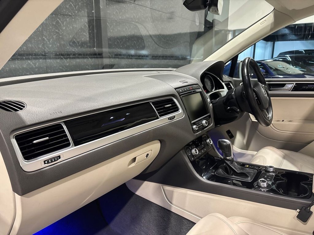 Used Volkswagen Touareg 2018 for sale - 77666860: Photo 12