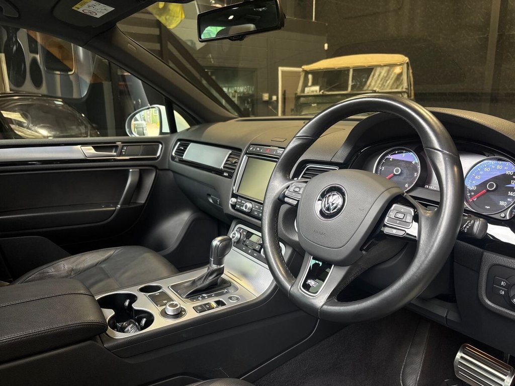 Used Volkswagen Touareg 2016 for sale - 77990895: Photo 2