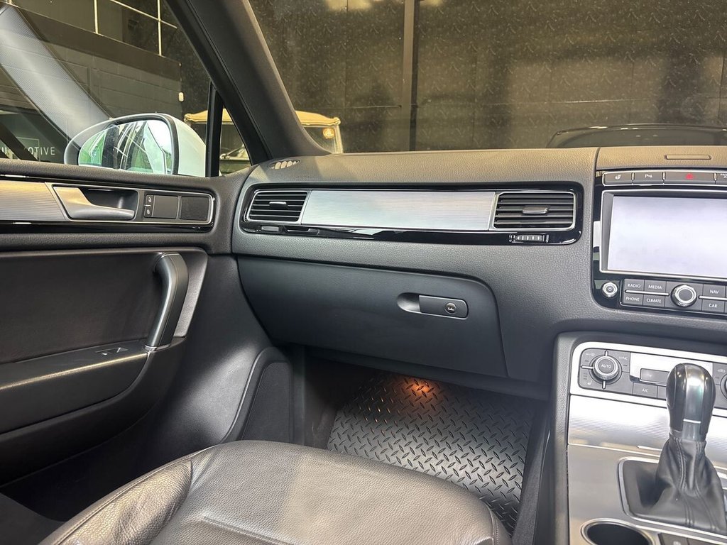 Used Volkswagen Touareg 2016 for sale - 77990895: Photo 24